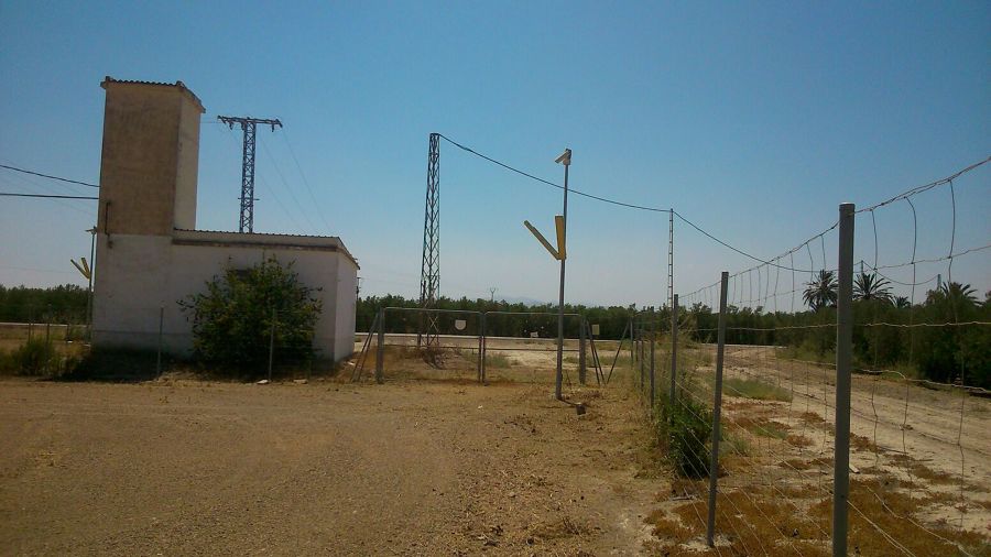 acceso a la parcela desbrozado