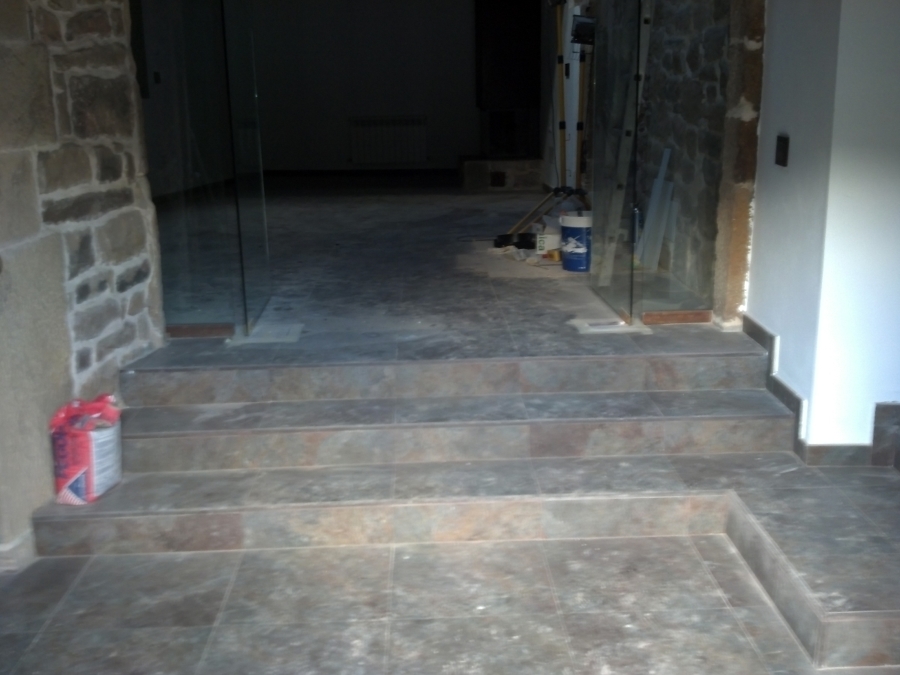 Acceso a salón desde hall