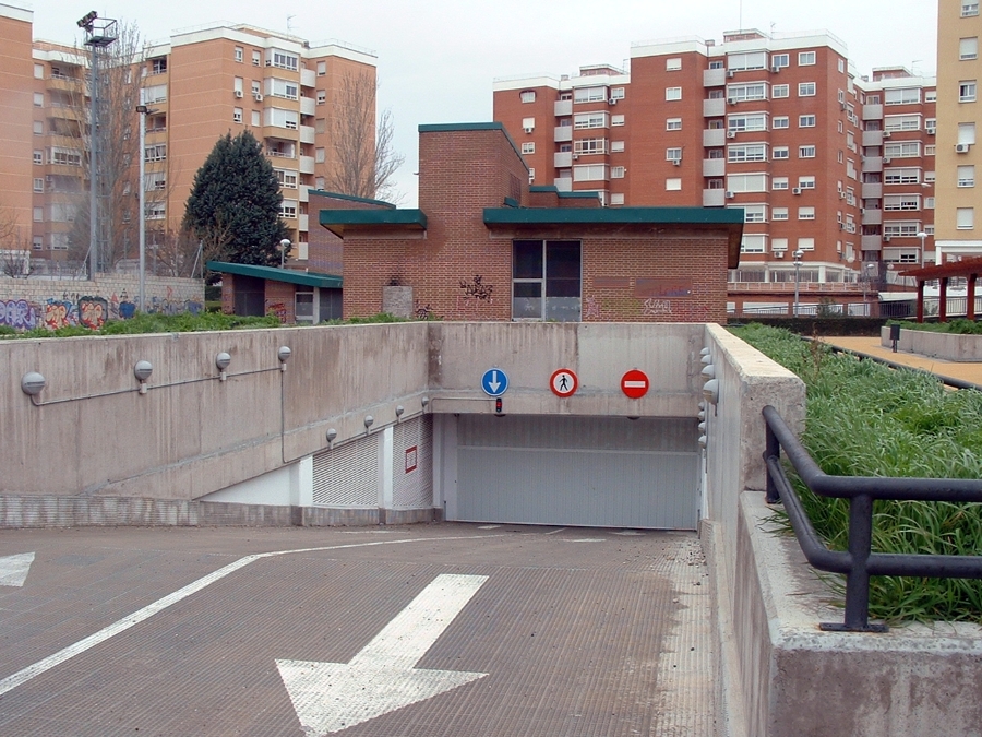 ACCESO AL APARCAMIENTO