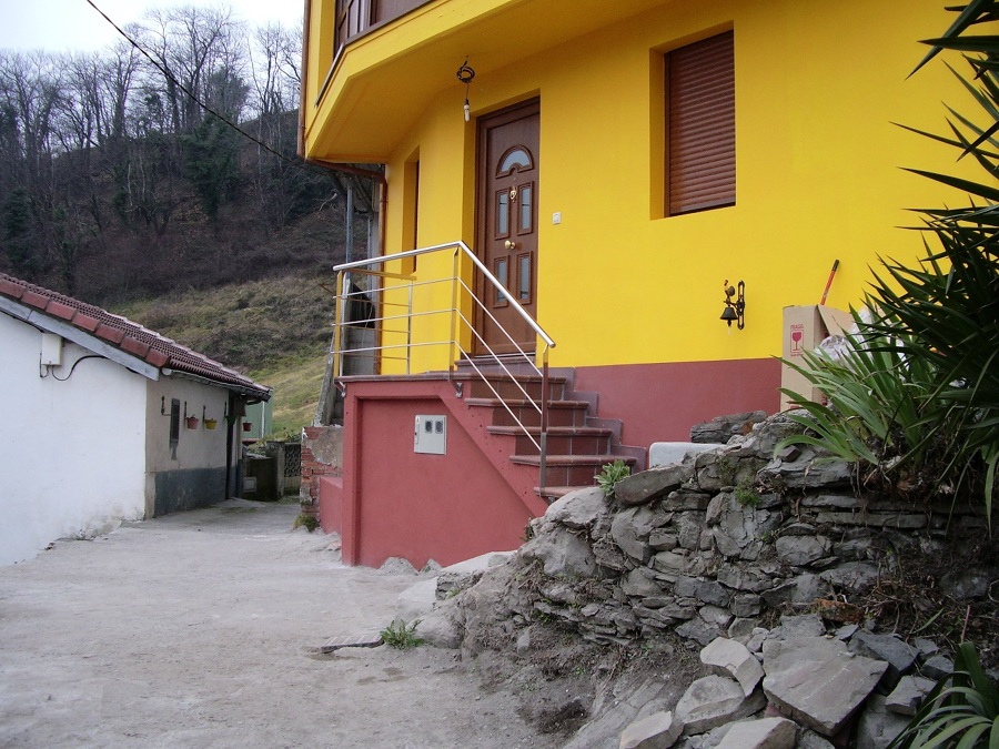 Acceso entrada principal