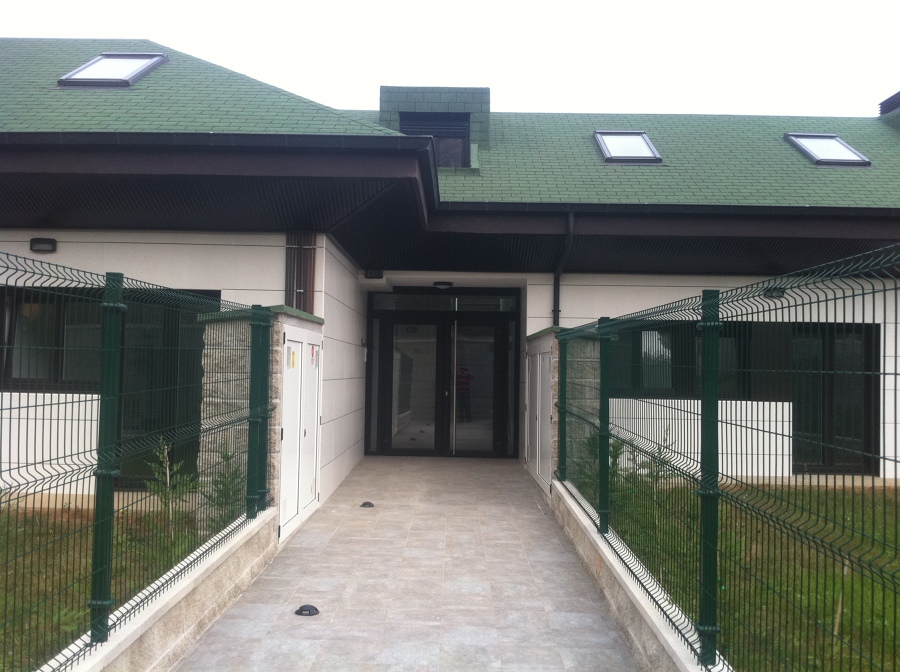 Acceso exterior a patio