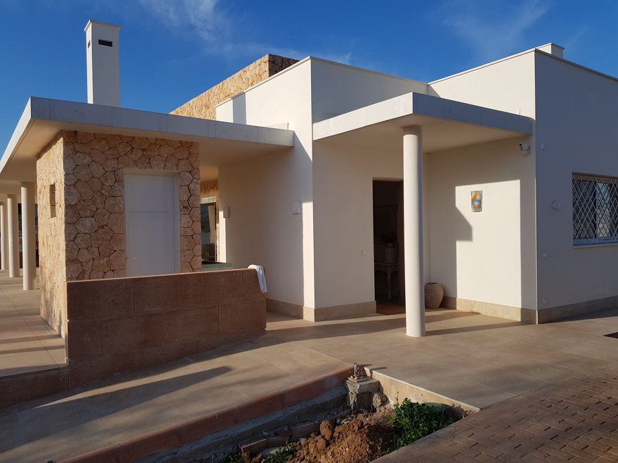 acceso lateral a la vivienda