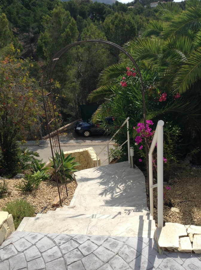 Acceso  peotonal desde la calle principal