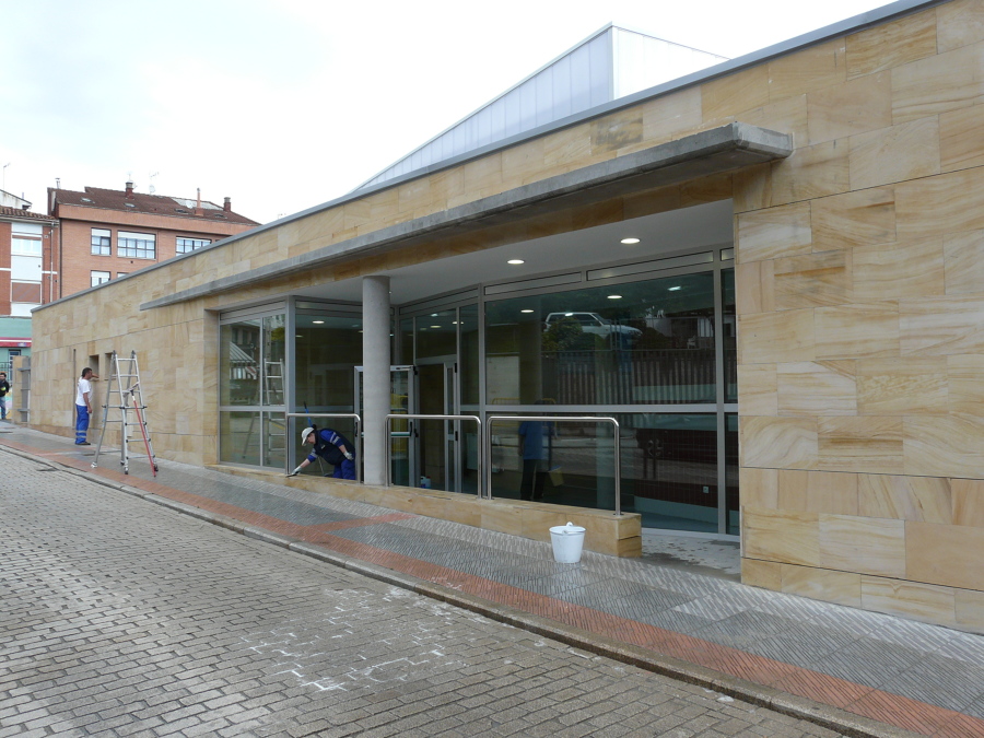 Acceso principal desde la calle