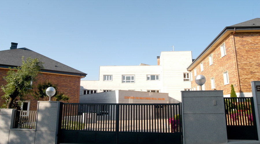 Acceso principal, vallado