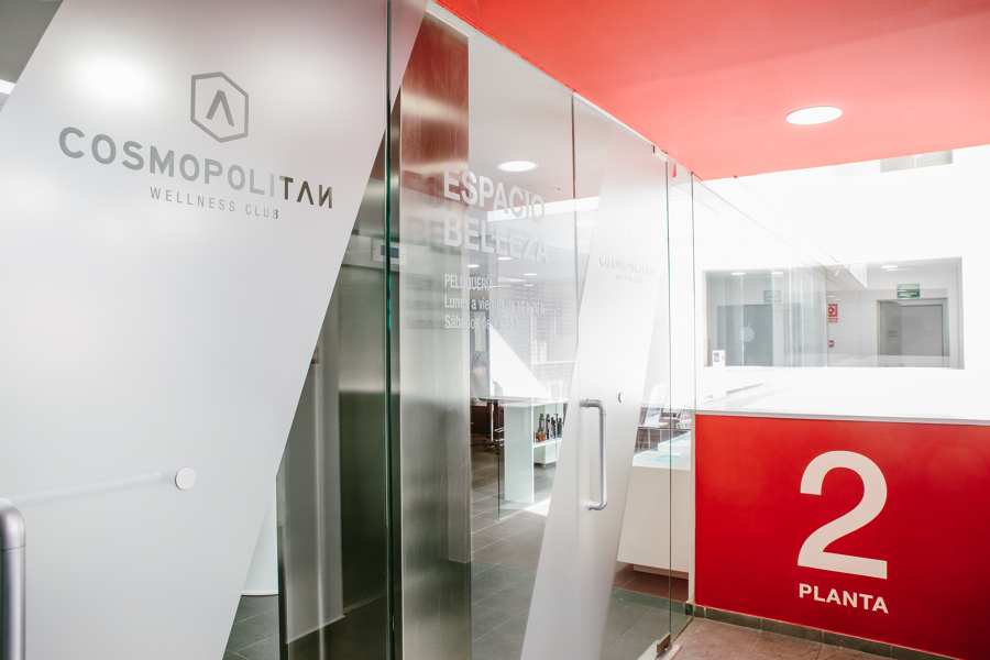 Acceso zona peluqueria/estetica