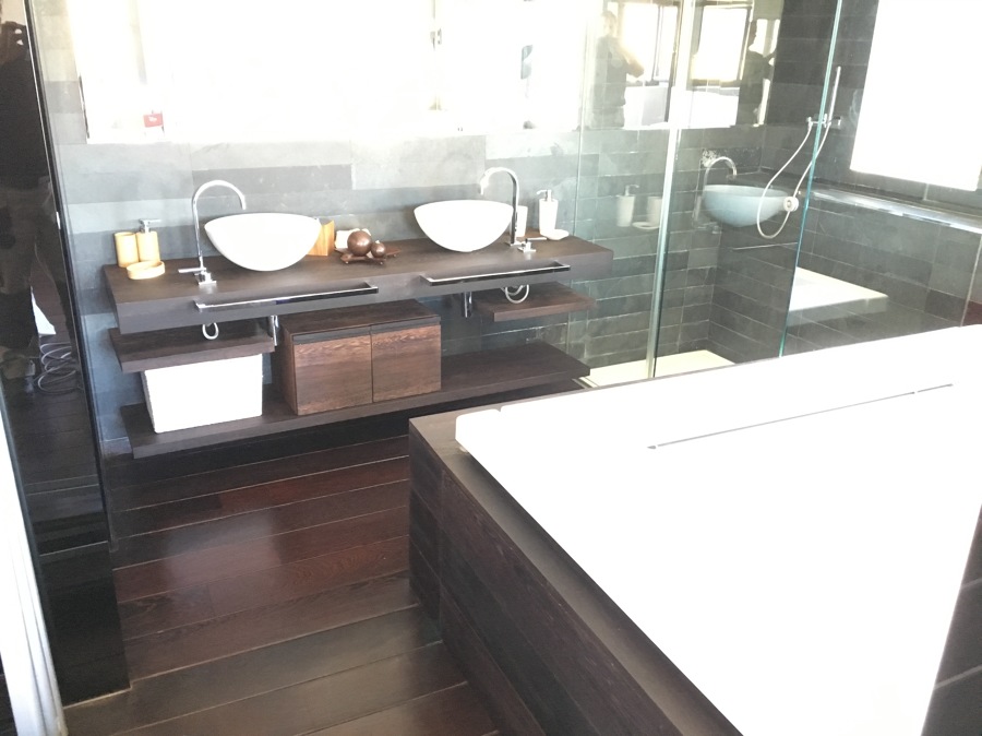 ACEITADO DE TARIMA Y DE MOBILIARIO DE WC