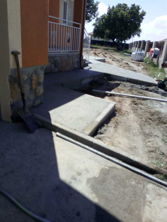 Acera perimetral terminada