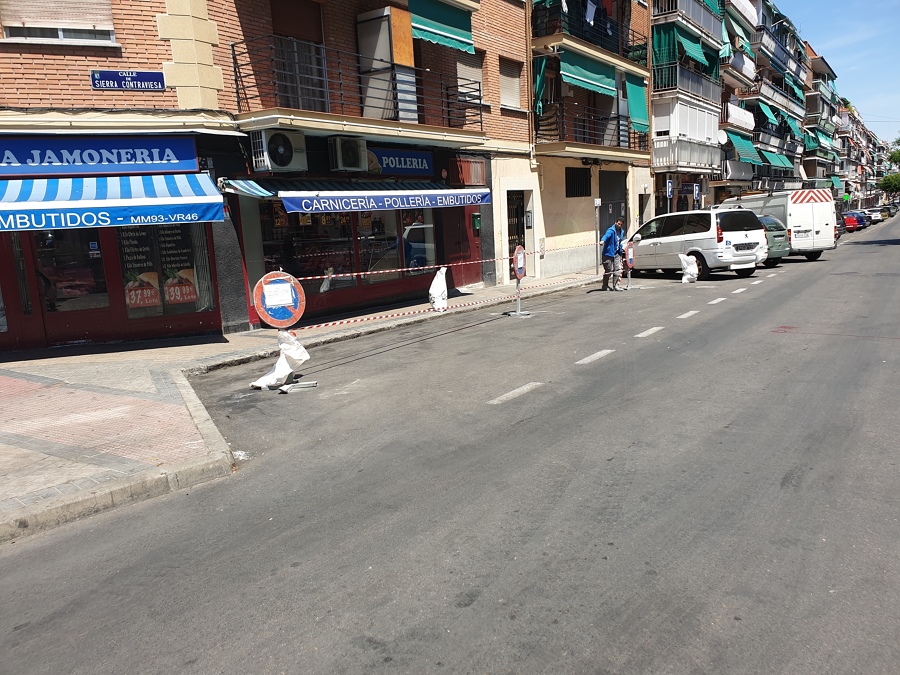 Acometida al colector municipal en la calle Sierra Contraviesa 67 entrevías