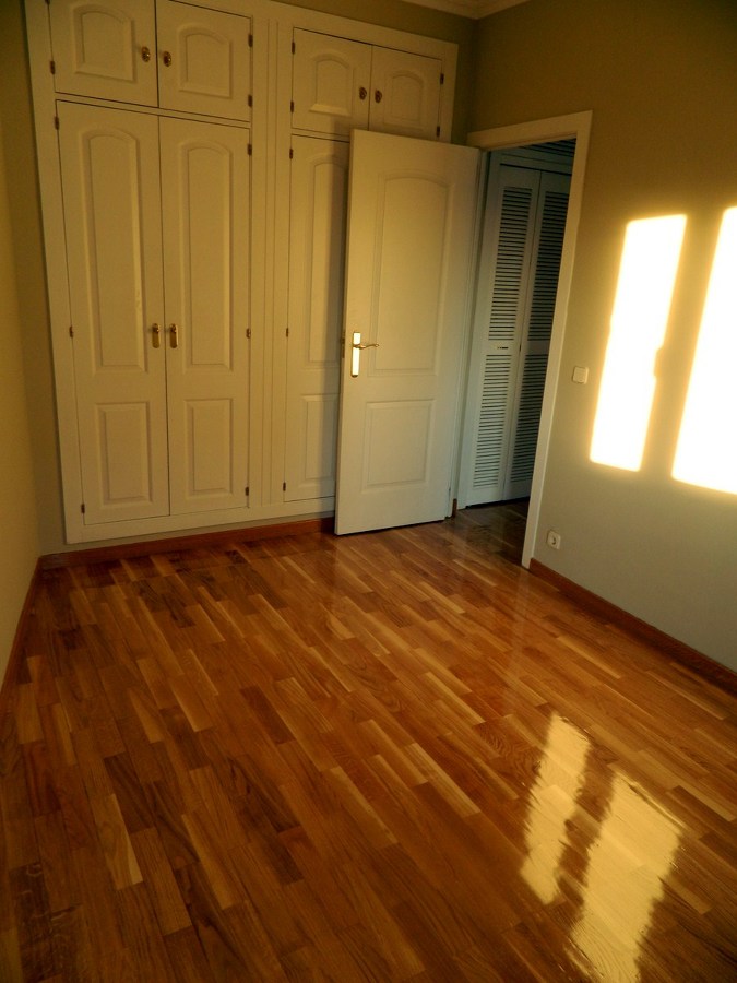 acuchillado y barnado de parquet y pintura