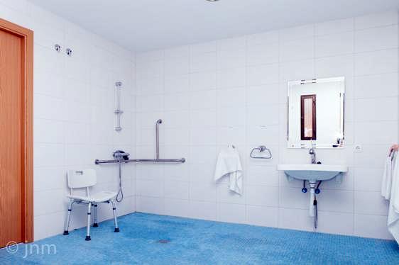 ADAPTACION BAÑOS RESIDENCIA