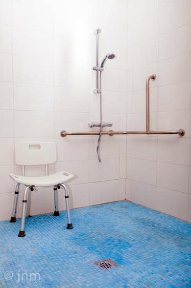 ADAPTACION BAÑOS RESIDENCIA