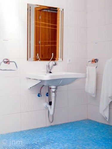 ADAPTACION BAÑOS RESIDENCIA