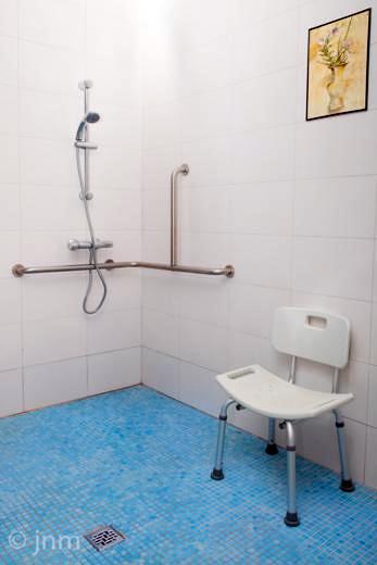 ADAPTACION BAÑOS RESIDENCIA