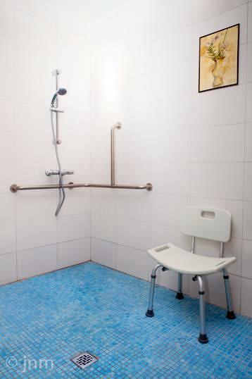 ADAPTACION BAÑOS RESIDENCIA