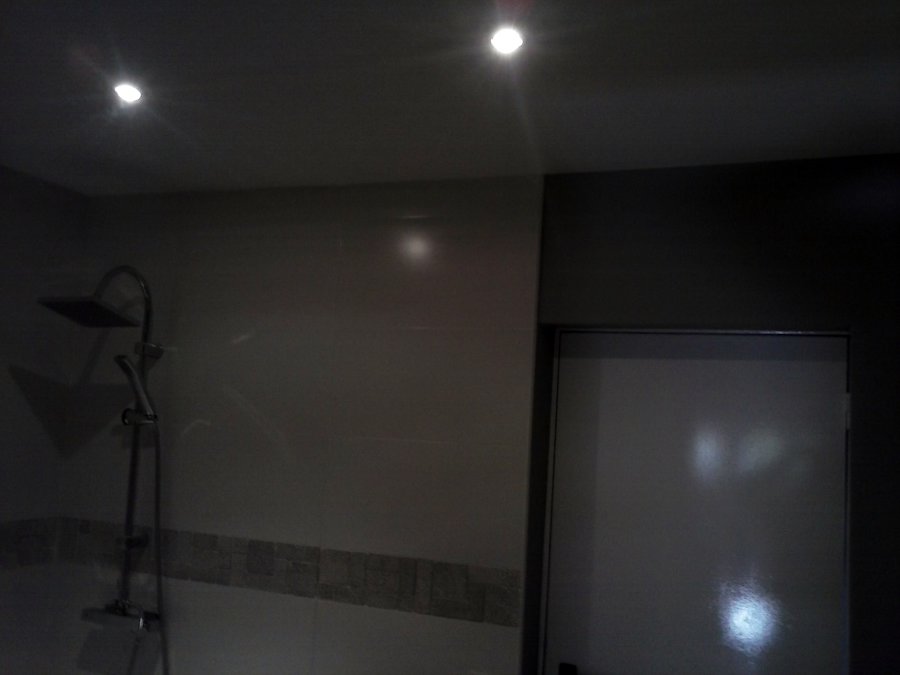 Adecuación de garaje en sala de estar y baño