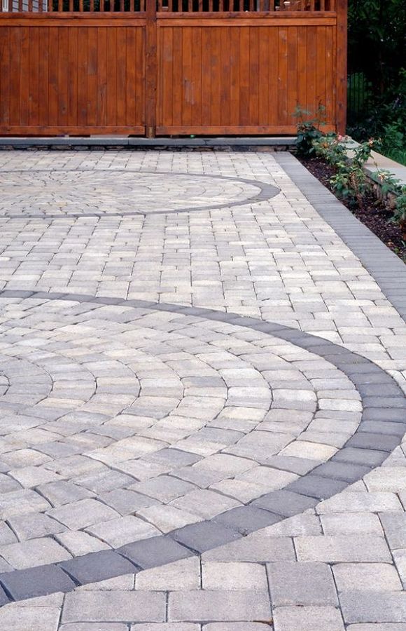 Adoquín rústico entrada a cochera en chalet