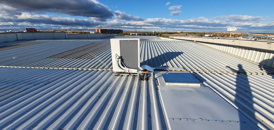 Aerotermia en cubierta para alimentar el suelo radiante-refrescante