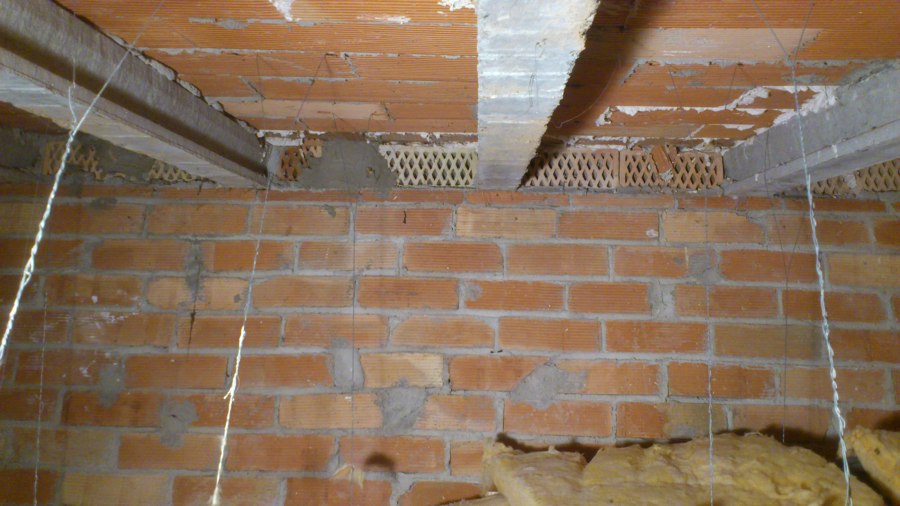 Aislamiento de bajo tejado o techo con celulosa