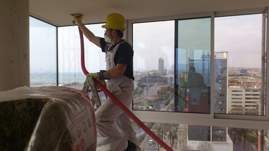 Aislamiento de techo con celulosa inyectada