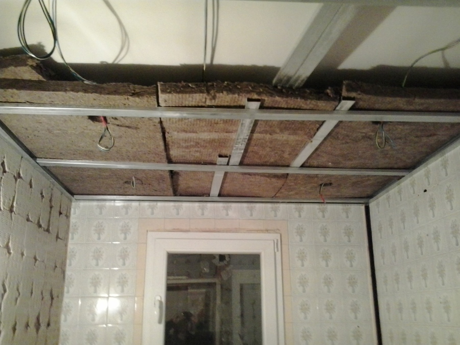 Aislamiento de techo y cableado.