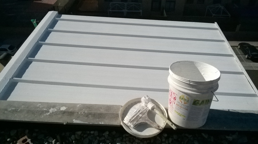 Aislar sobre caucho impermeabilizante acabado