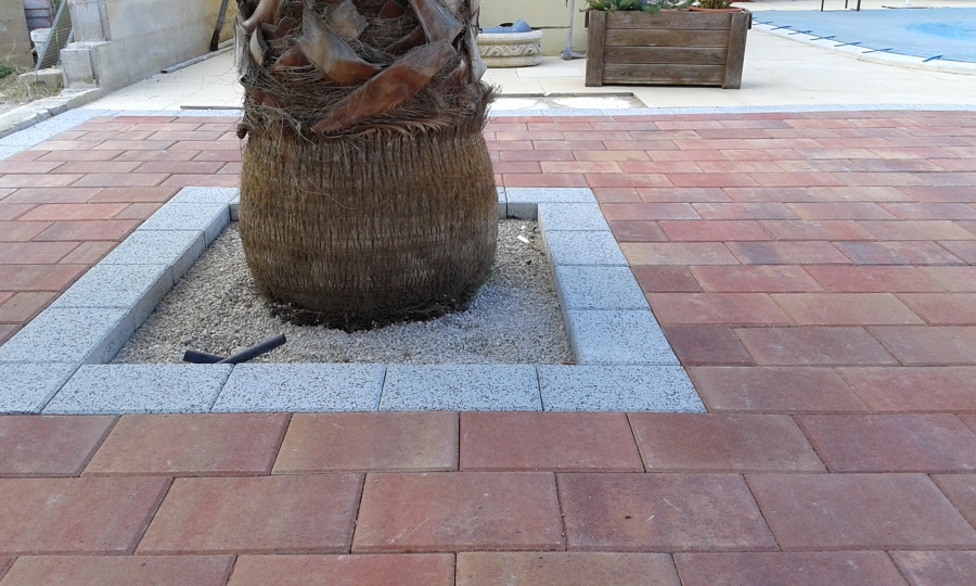 Alcorque con adoquin granallado y Adoquín tricolor