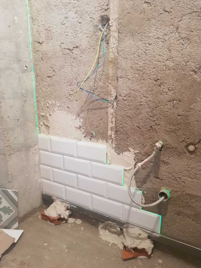 Alicatado baño bicolor