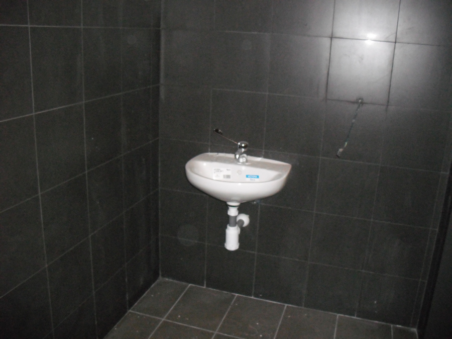 Alicatado baño en restaurante  McDonald´s