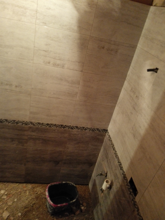 alicatado baño gris