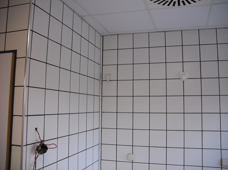 Alicatado cocina en restaurante  McDonald´s