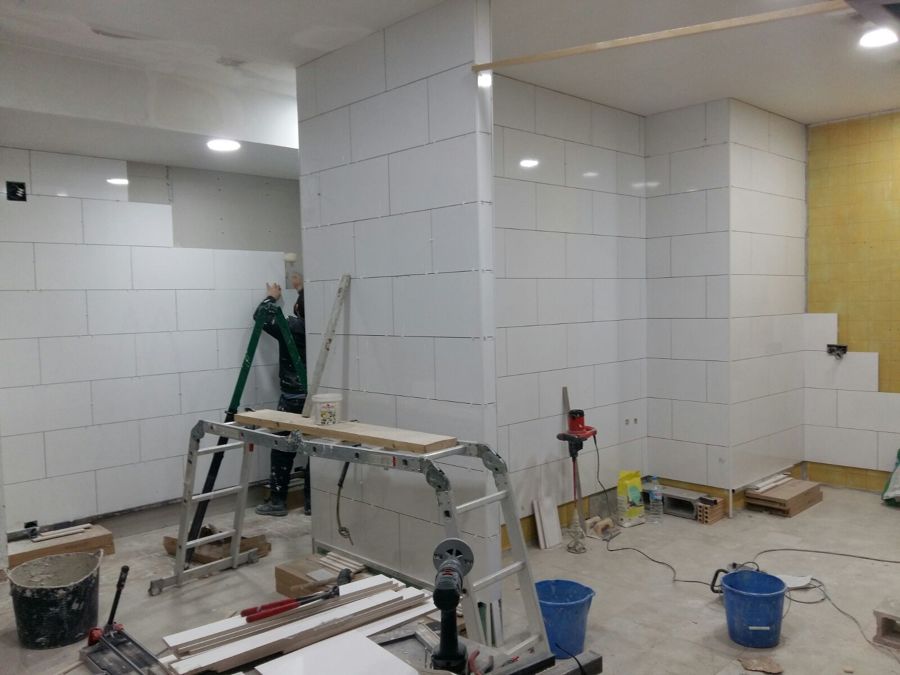 Alicatado de la cocina.