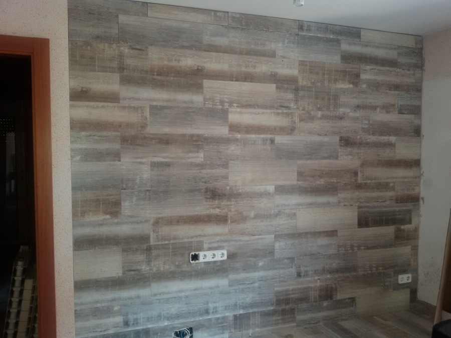 Alicatado de paret en salon.