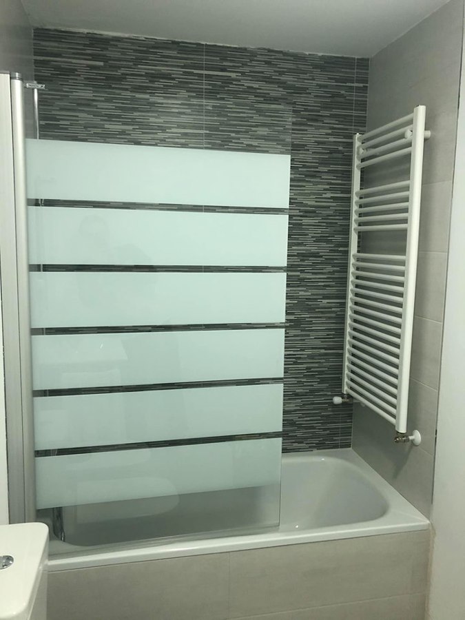 alicatado del baño y toallero