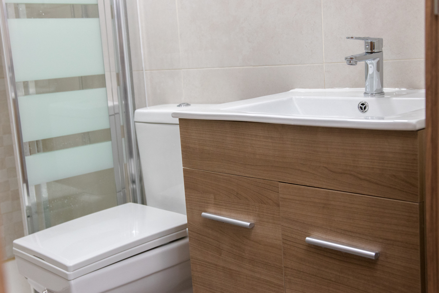 Alicatado y solado de aseo