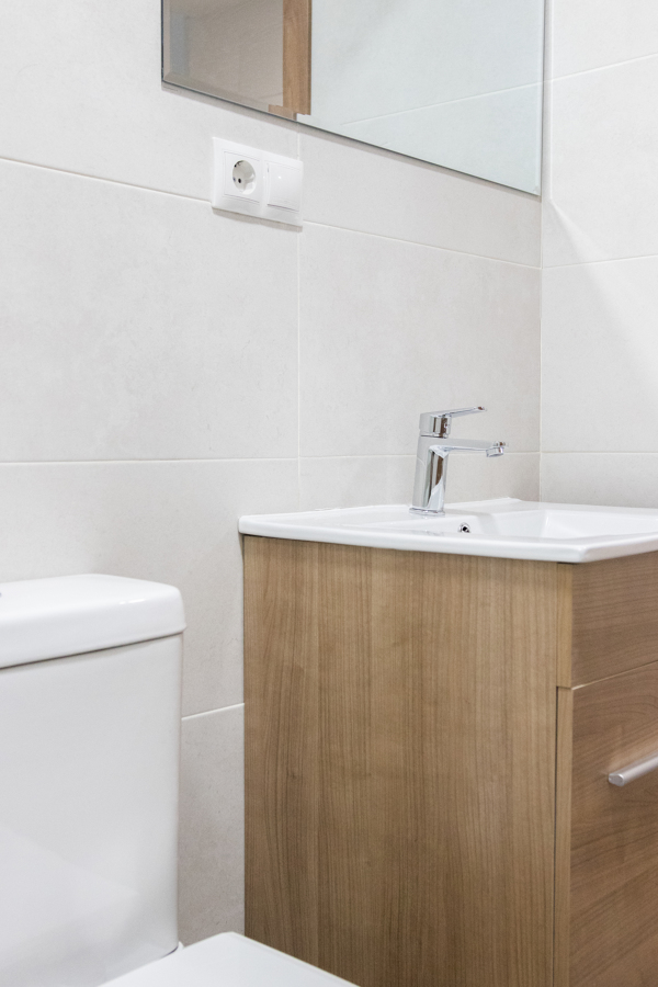 Alicatado y solado de aseo