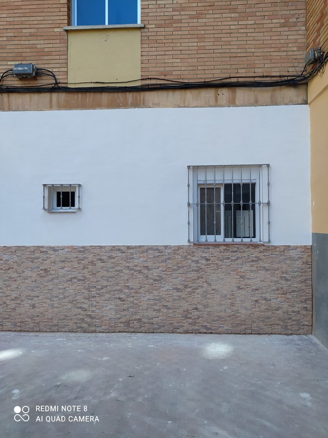 Alisado de fachada y colocacion de alicatado