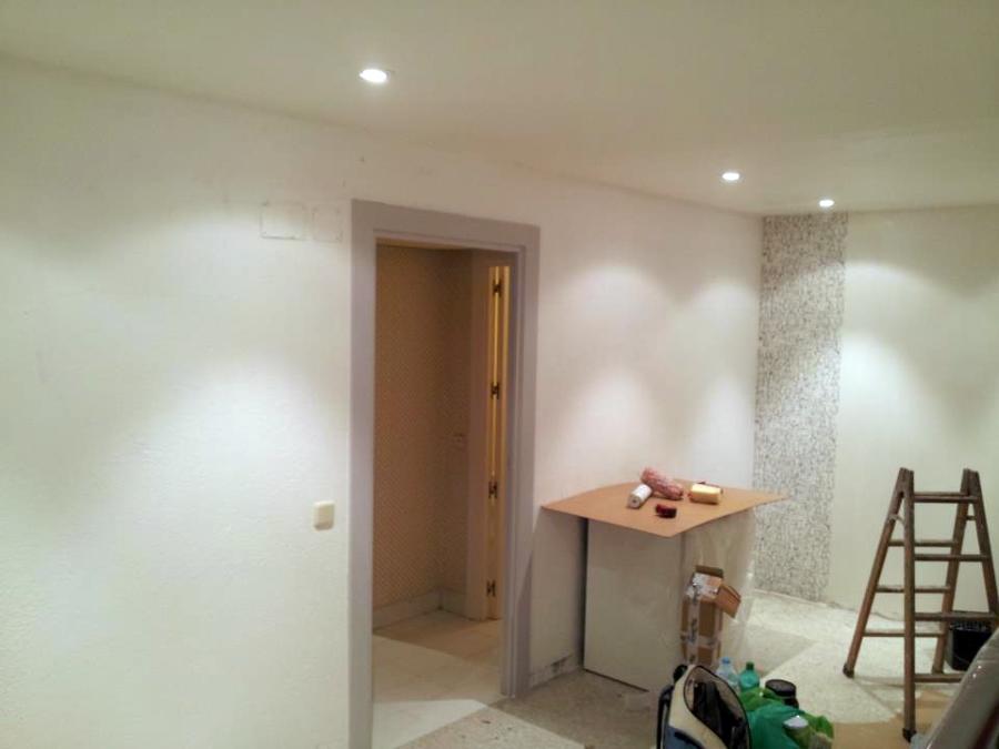 Alisado de paredes e Instalación de Papel Pintado