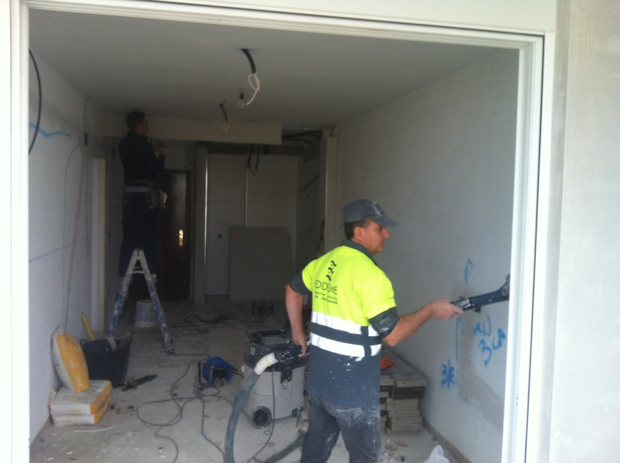 ALISANDO PAREDES PLAYA SAN JUAN