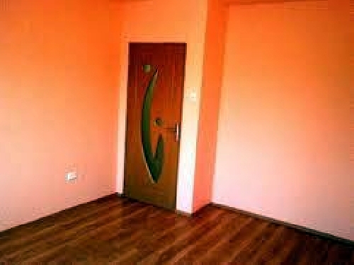 Alisar, tarima, puertas