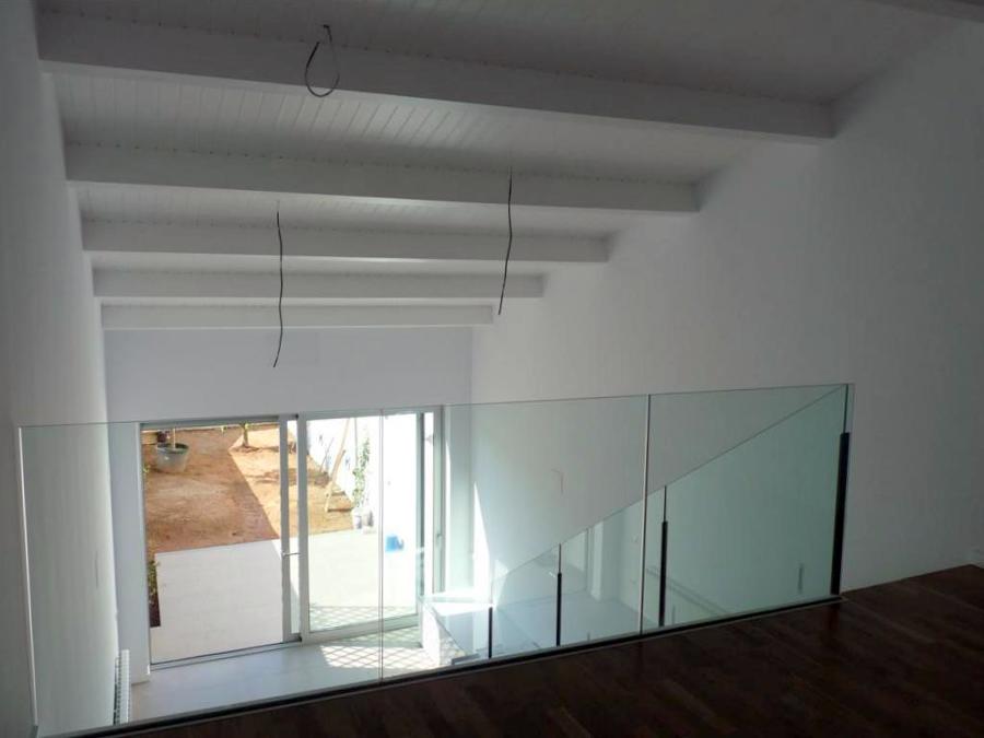 Altillo con baranda de cristal