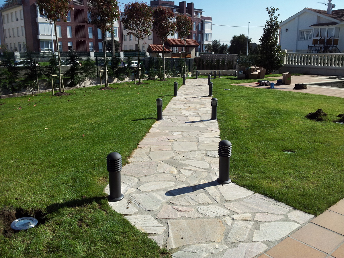 Alumbrado de Jardin vivienda en Soto de la Marina