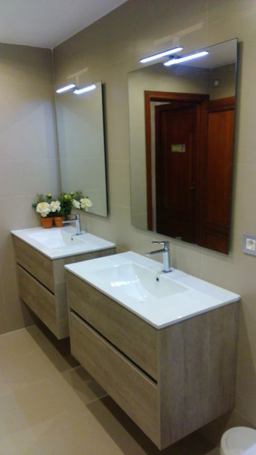 Amplitud zona de lavabos