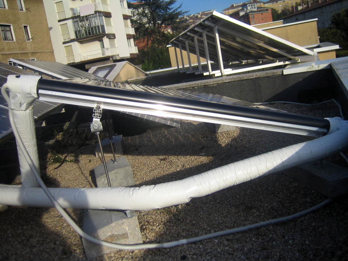 Ángulo de inclinación sobre tejado en integración arquitectónica.