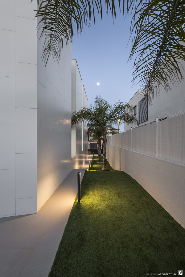 Anochecer fachada trasera