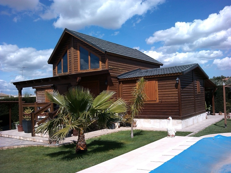 Antes del mantenimiento de la casa de madera