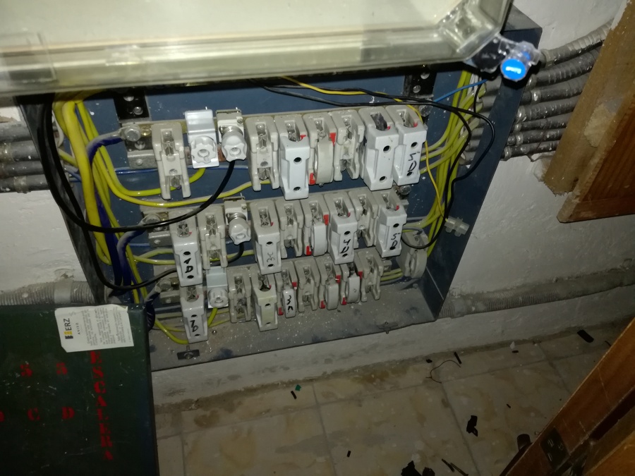 Antigua caja de fusibles