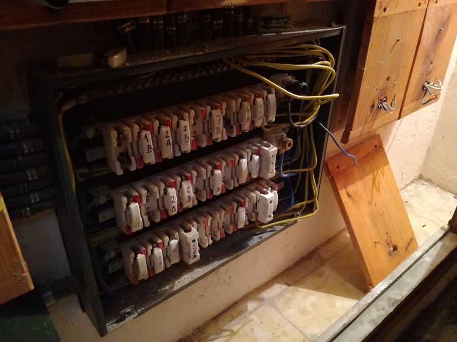 Antigua caja de fusibles