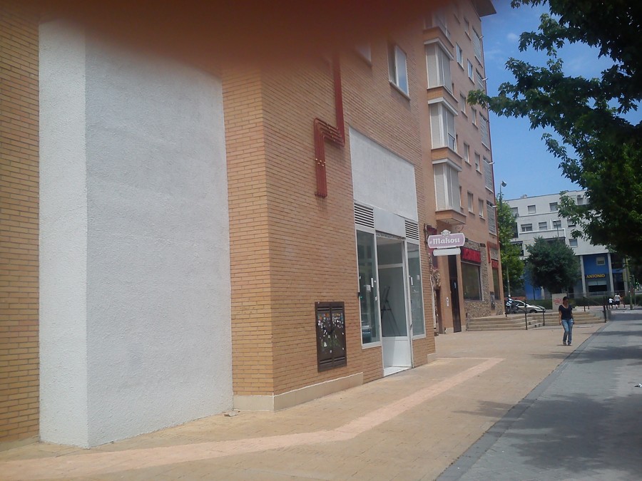 Antigua fachada del local con entrada