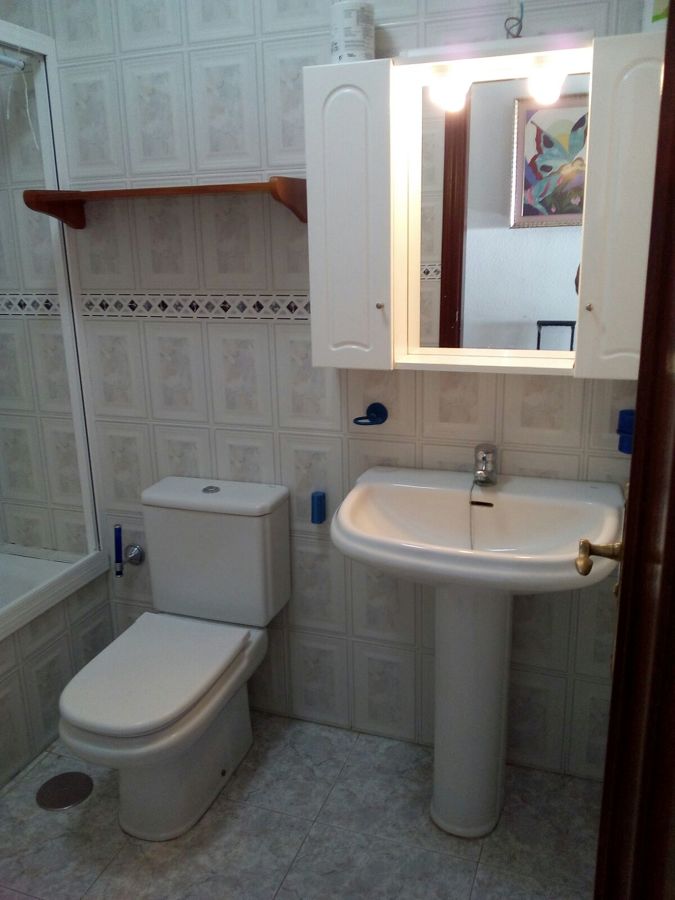 Antiguo mueble y lavabo.